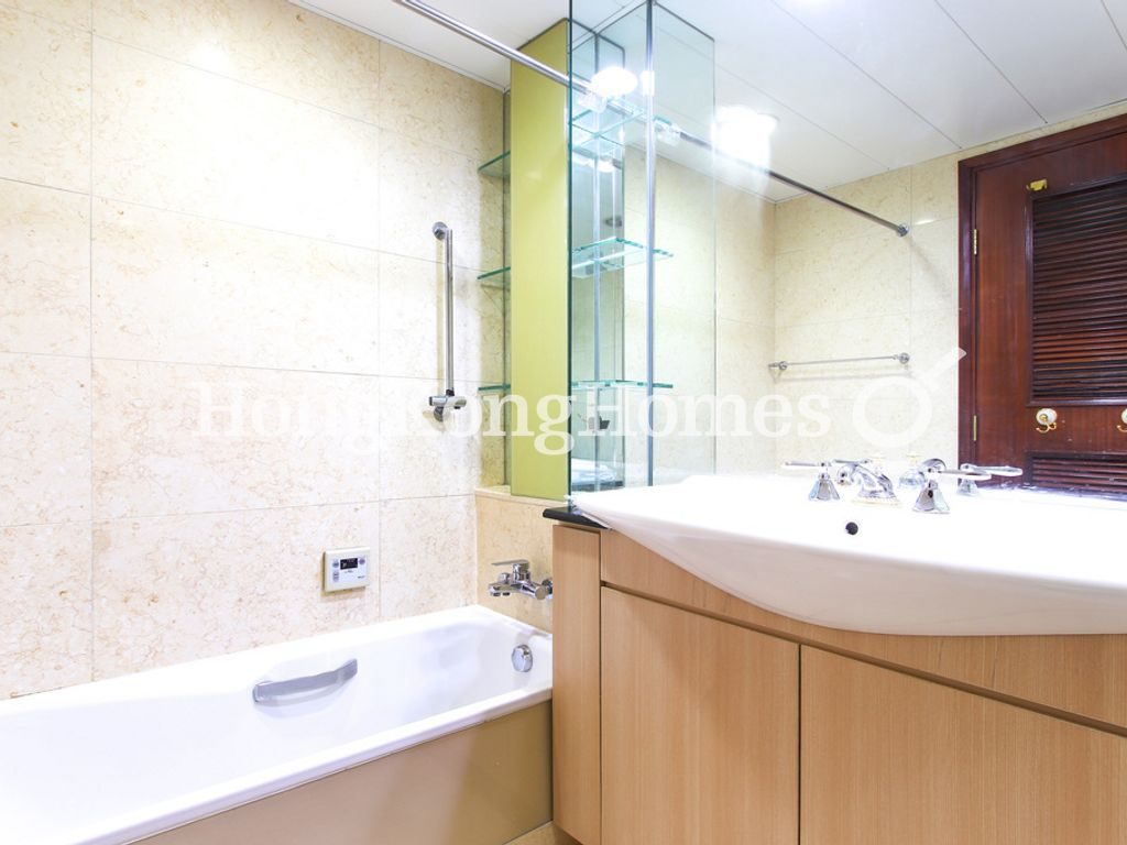 Master Bathroom — Sky Horizon - Block 01, North Point Hill