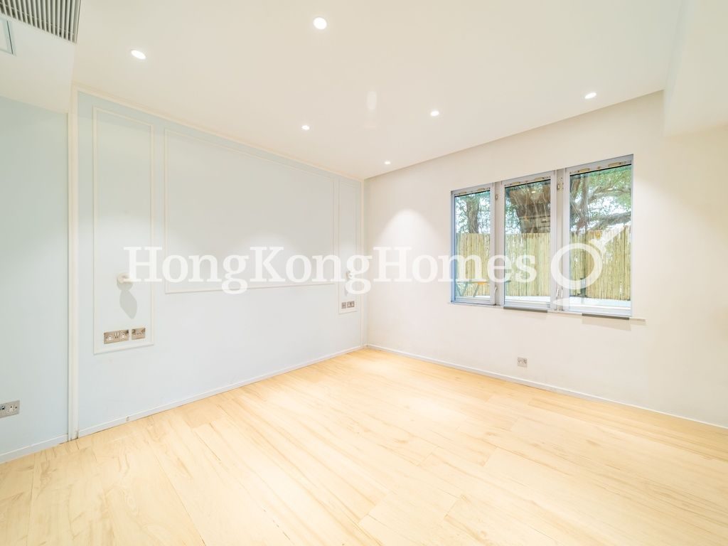 Master Bedroom — Alpha Court, Tai Hang