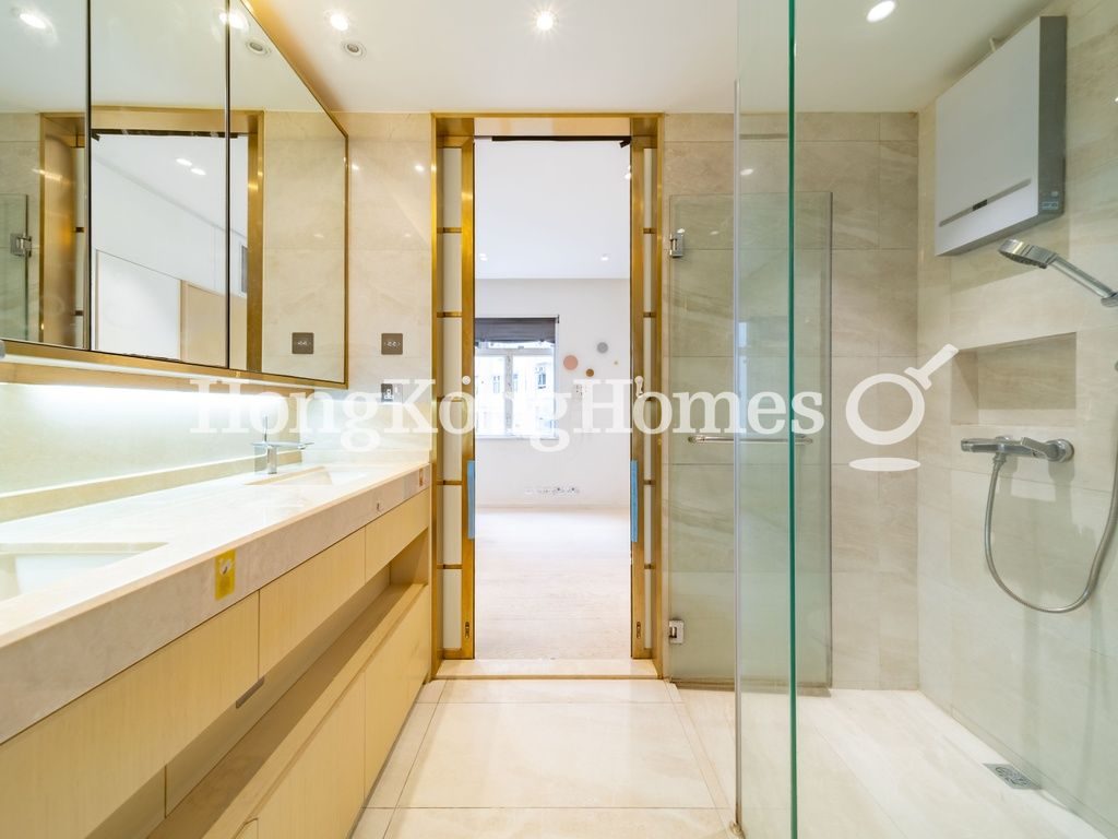 Master Bathroom — Alpha Court, Tai Hang