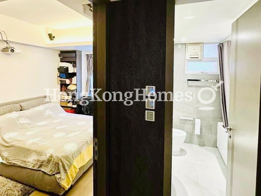 Master Bedroom and Bathroom — Conduit Road, 40, Mid-levels West