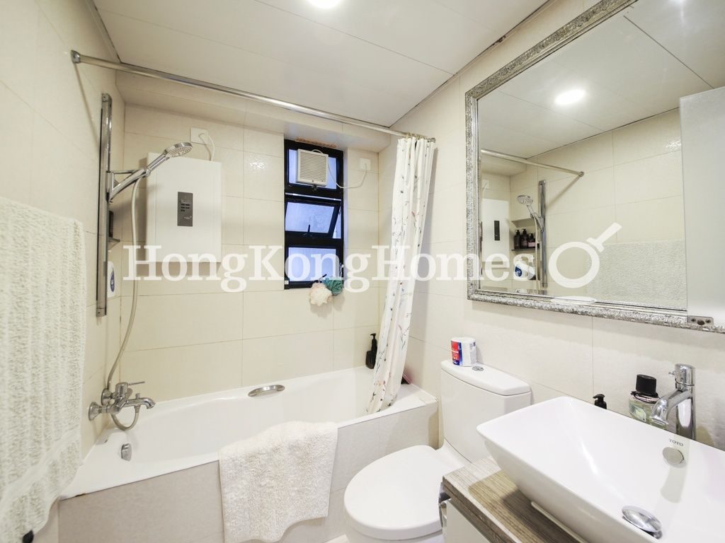 Master Bathroom — Valiant Park, Mid-levels West