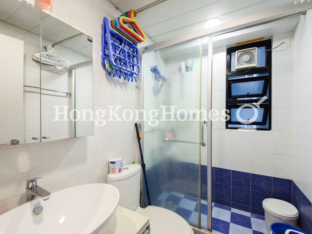 Guest Bathroom — Valiant Park, Mid-levels West