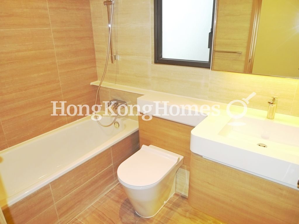 Guest Bathroom — Dragons Range - Court B - Tower 2, Shatin / Fo Tan