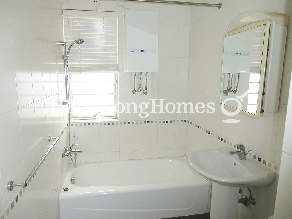Guest Bathroom — Scenic Villa - Block B2 (C-D), Pokfulam