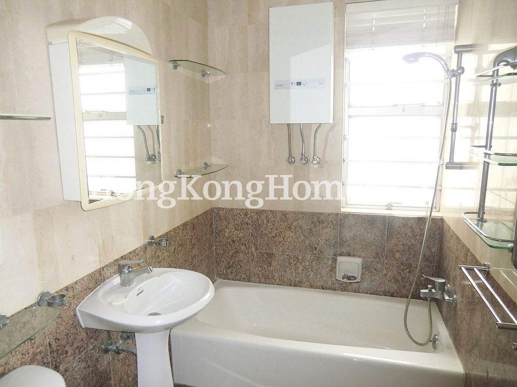 Master Bathroom — Scenic Villa - Block B2 (C-D), Pokfulam