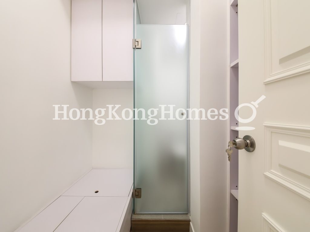 Maid's Room and Washroom — Bowen Road, 5G - 5H, Mid-levels Central