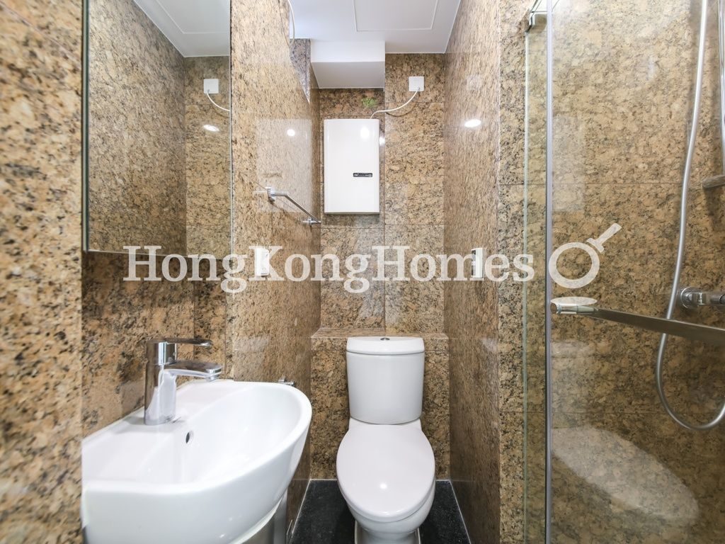 Third Ensuite Bathroom — Bowen Road, 5G - 5H, Mid-levels Central