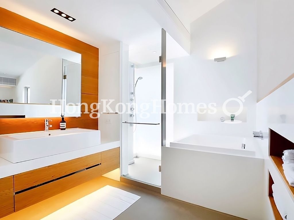 Master Bathroom — Hoi Fung Path, 4, Stanley