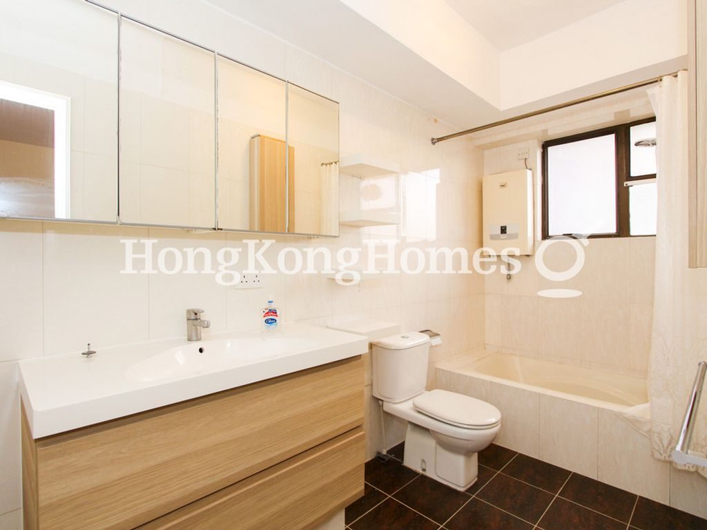Master Bathroom — Kingsland Court, Mid-levels West