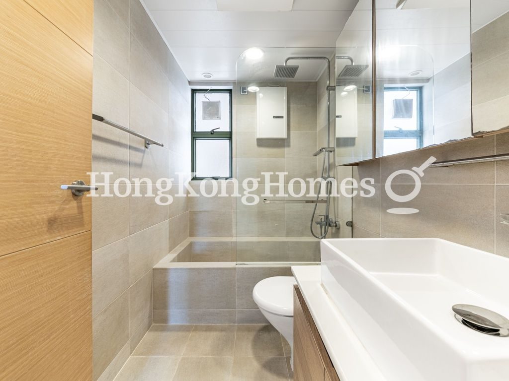 Guest Bathroom — Robinson Place - Block 02, Mid-levels West