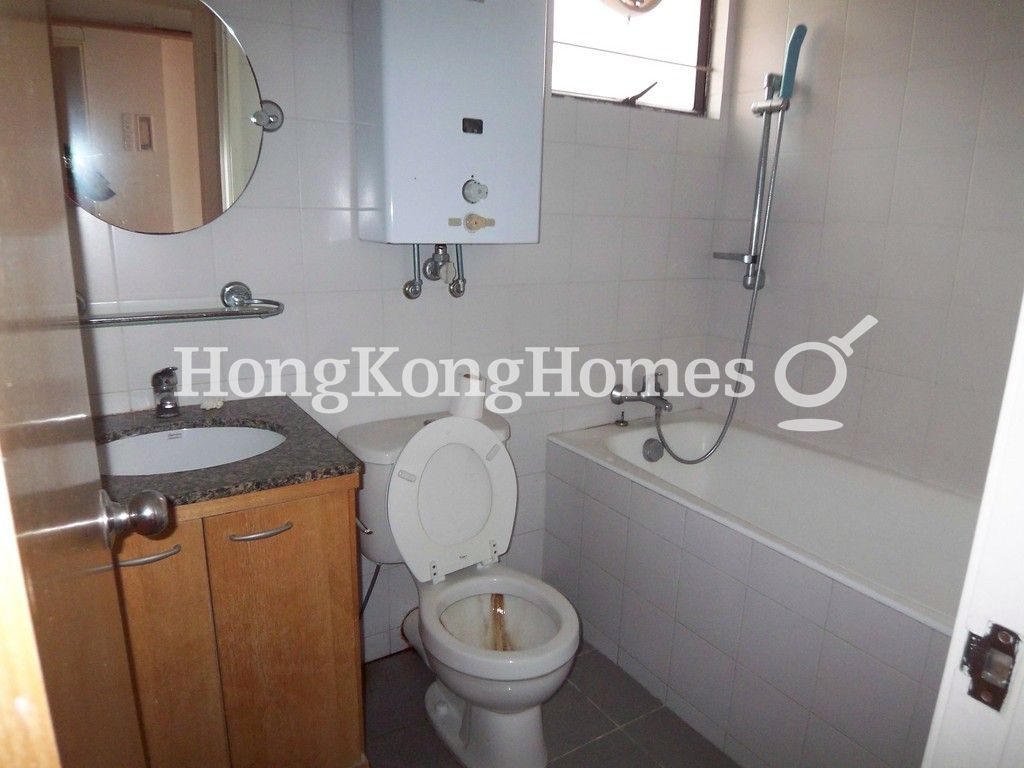 Guest Bathroom — San Francisco Tower - Block B, Happy Valley