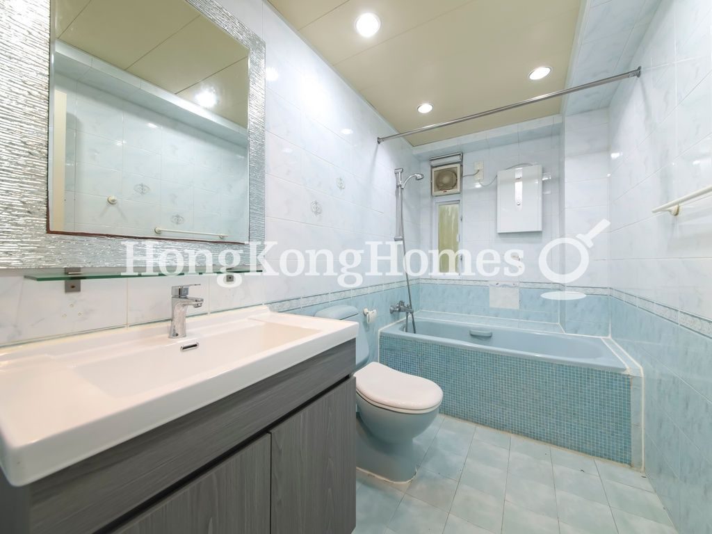 Guest Bathroom — Skyline Mansion - Block 02, Mid-levels West