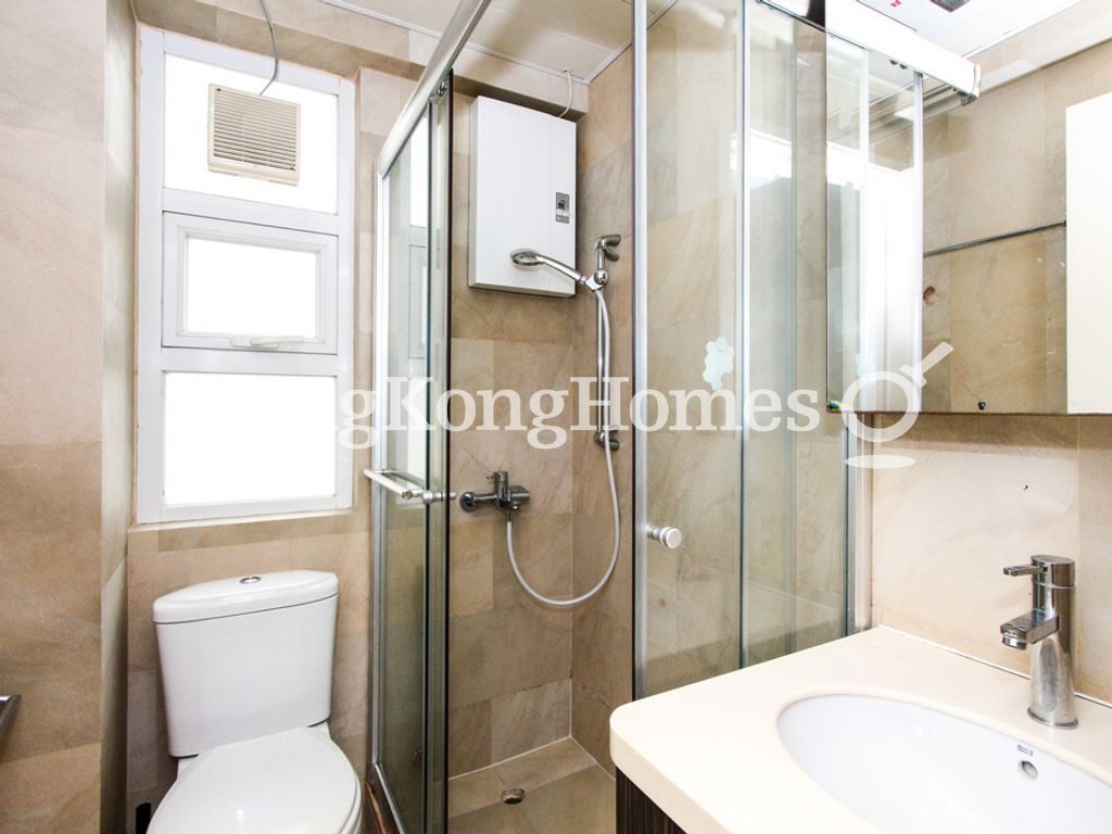 Guest Bathroom — Tung Shan Villa, Mid-levels East