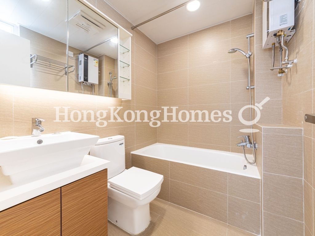 Master Bathroom — Wah Sen Court, Mid-levels West