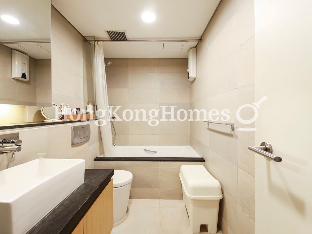 Guest Bathroom — Aqua 33, Pokfulam