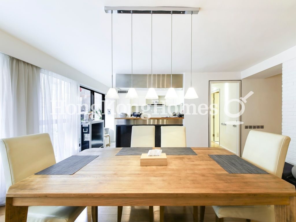 Living and Dining Room — Aqua 33, Pokfulam