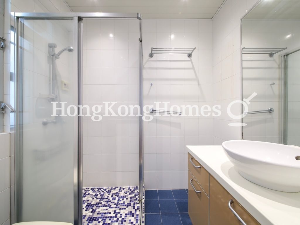 Master Bathroom — Realty Gardens - London Court, Mid-levels West