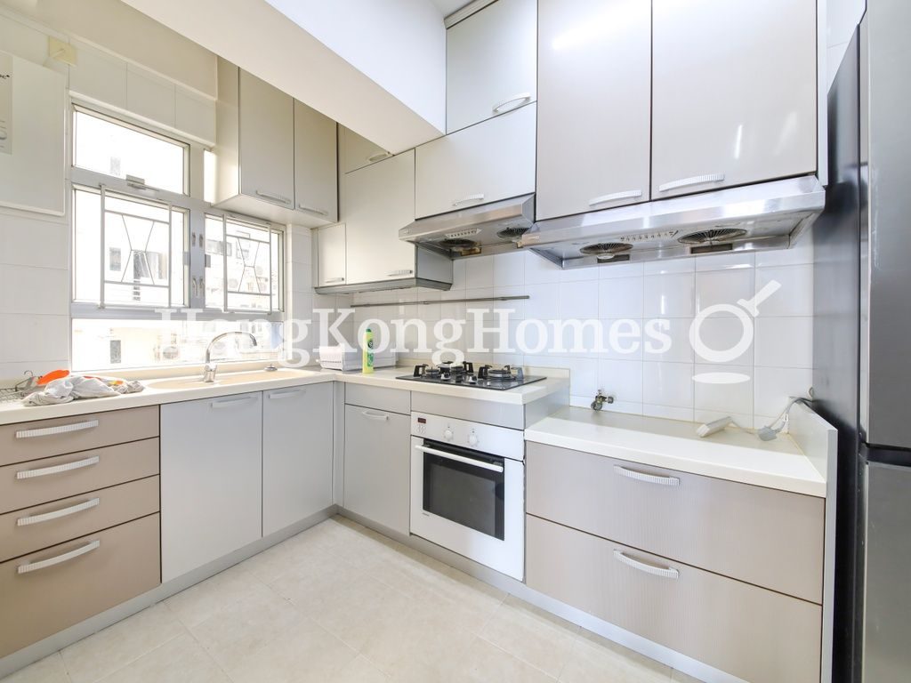 Kitchen — Realty Gardens - London Court, Mid-levels West