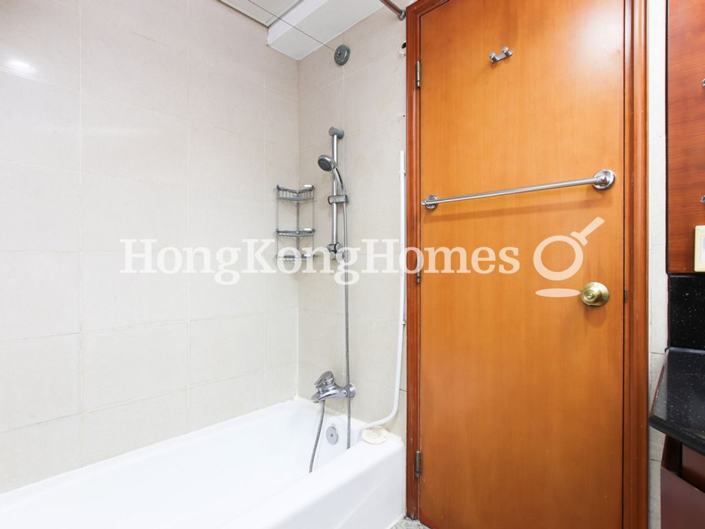 Master Bathroom — Sorrento Tower - 5, Tsim Sha Tsui
