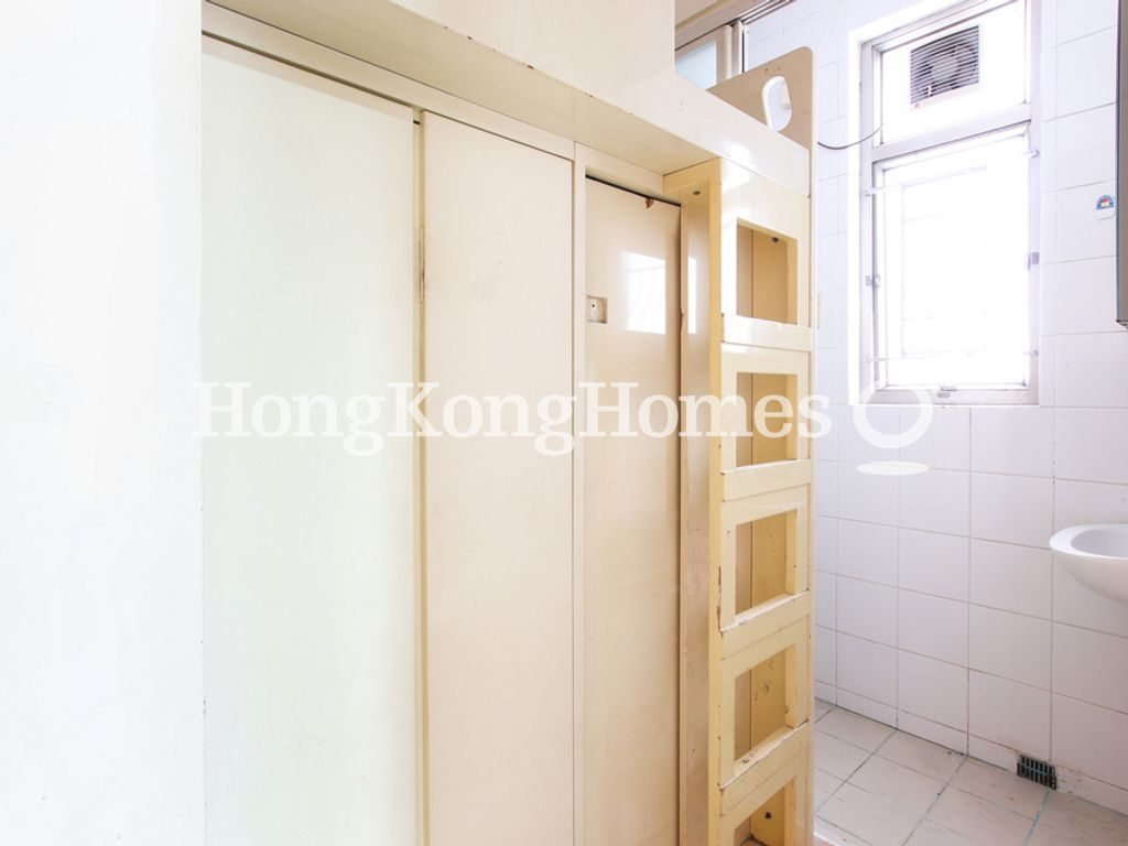 Maid's Room and Bathroom — Sorrento Tower - 5, Tsim Sha Tsui