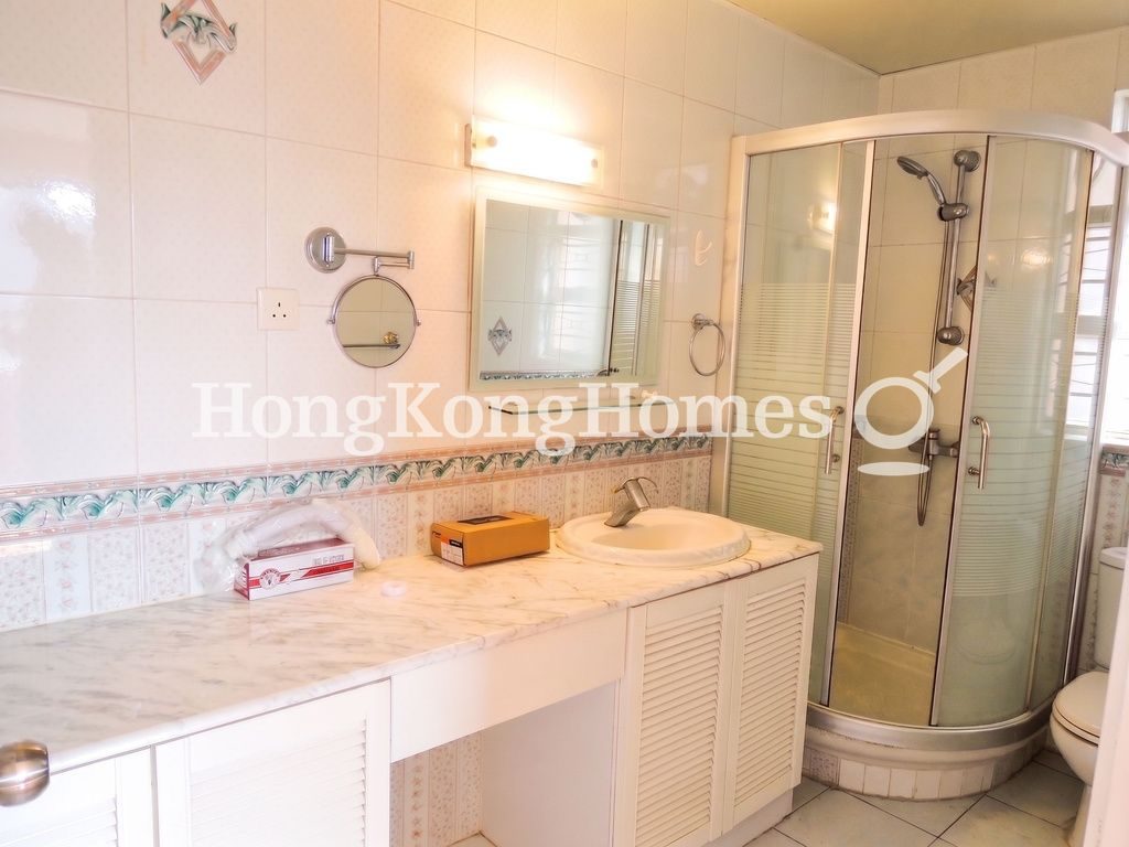 Master Bathroom — Baguio Villa - Block 20, Pokfulam