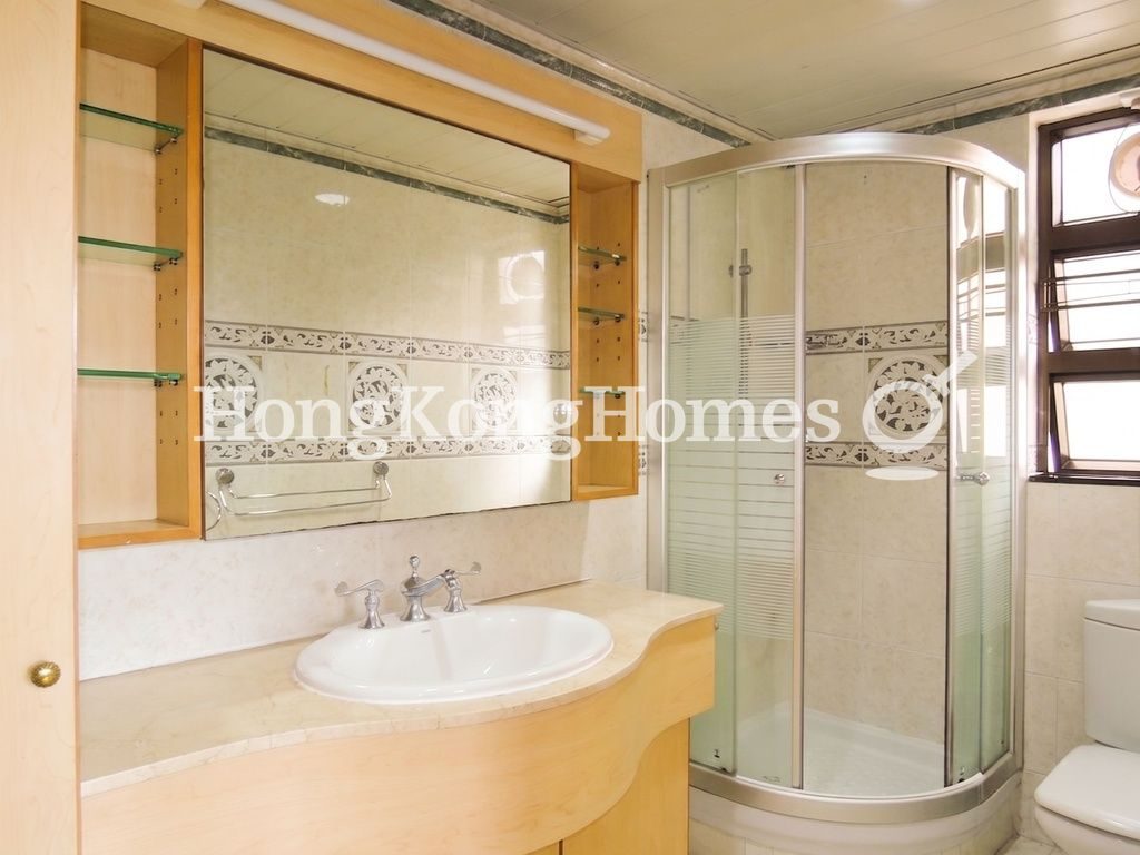 Master Bathroom — Baguio Villa - Block 20, Pokfulam