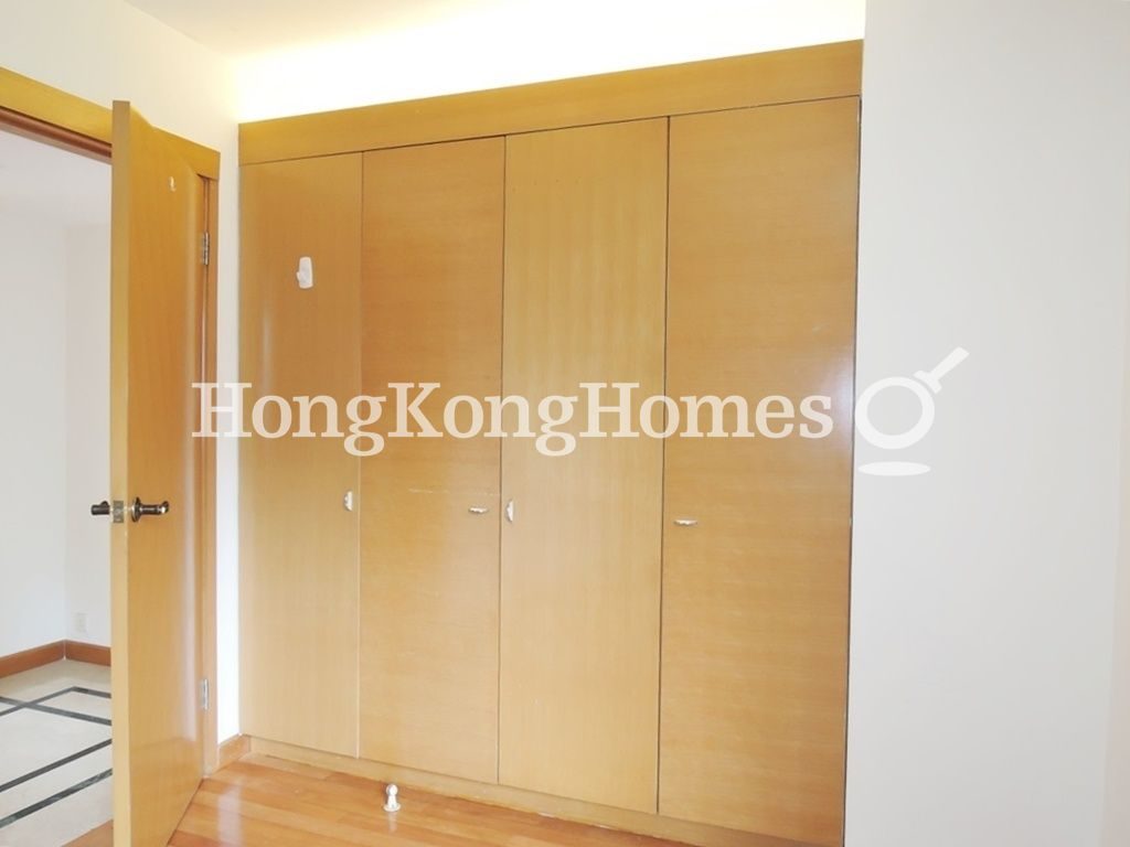 Built-in Wardrobe in Third Bedroom — Baguio Villa - Block 20, Pokfulam
