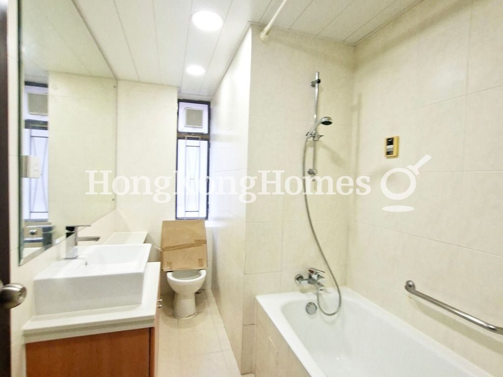 Master Bathroom — Right Mansion, Mid-levels West