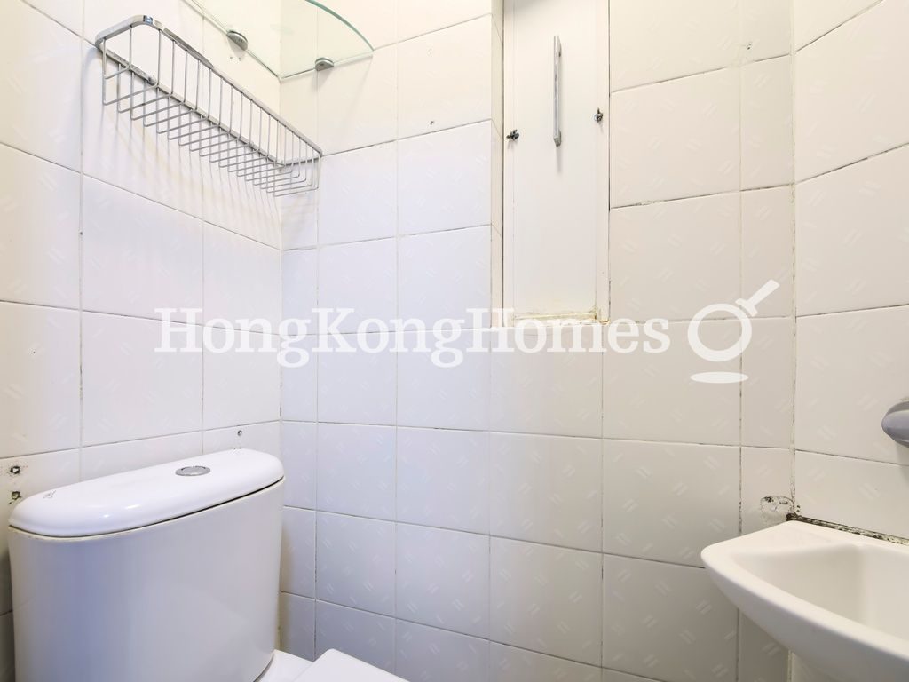 Maid's Bathroom — Y.I., Tai Hang