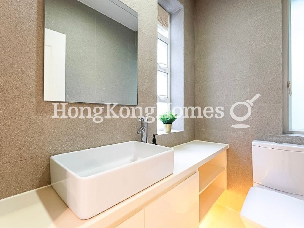 Guest Bathroom — Pak Fai Mansion, Mid-levels Central