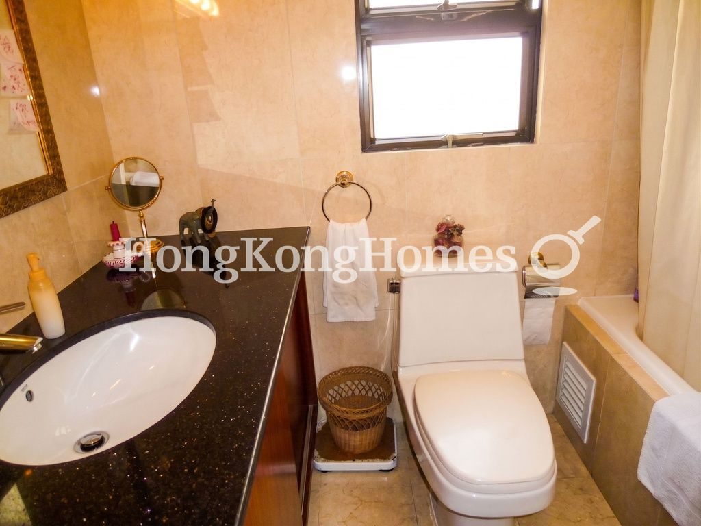 Master Bathroom — Baguio Villa - Block 18, Pokfulam