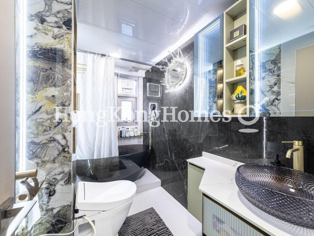 Guest Bathroom — Baguio Villa - Block 19, Pokfulam