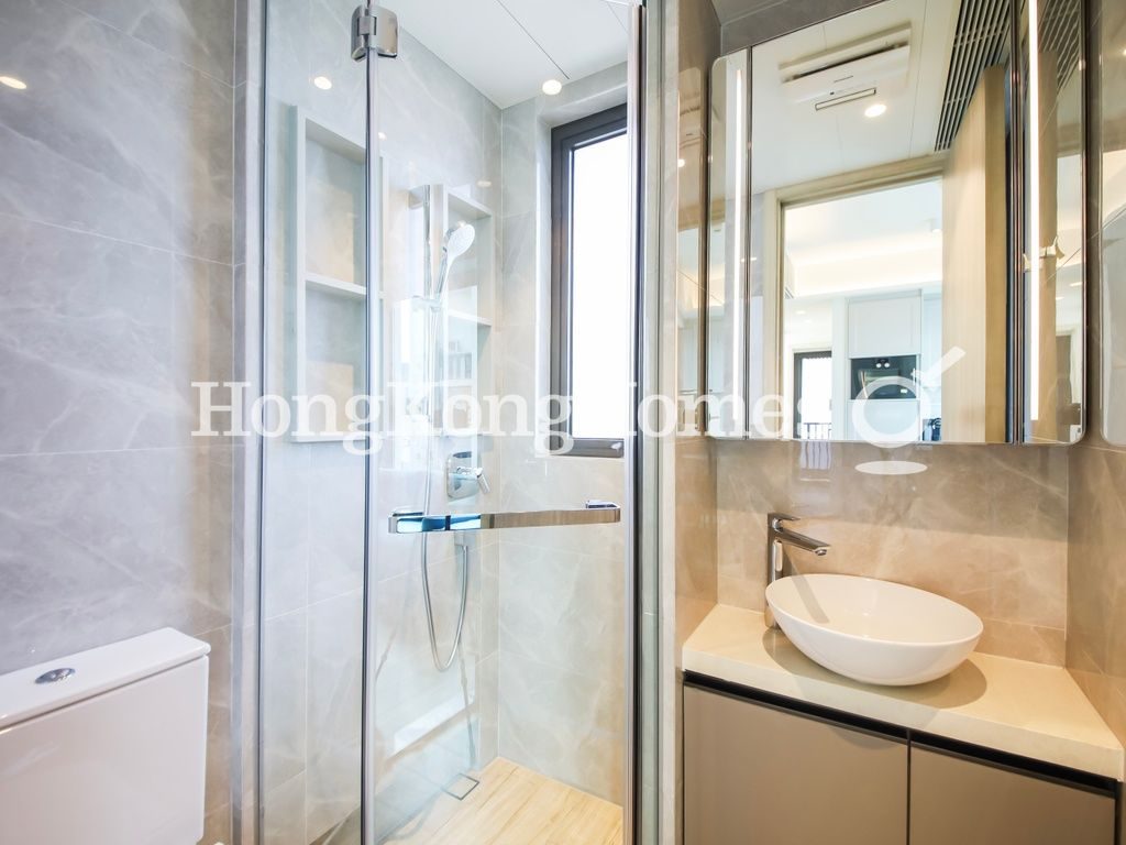 Guest Bathroom — Central 8, Mid-levels West