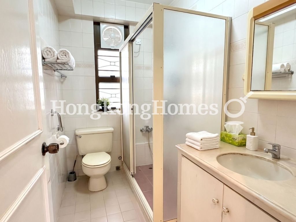 Master Bathroom — Evergreen Court, Happy Valley