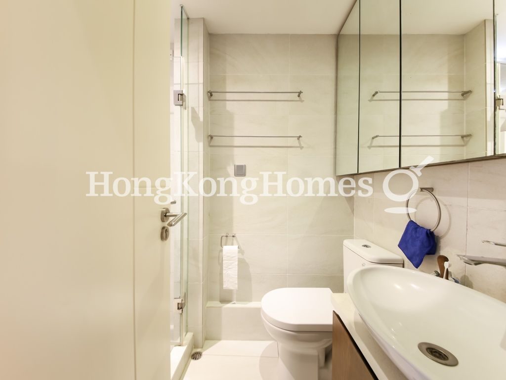 Guest Bathroom — Kings Court, Pokfulam