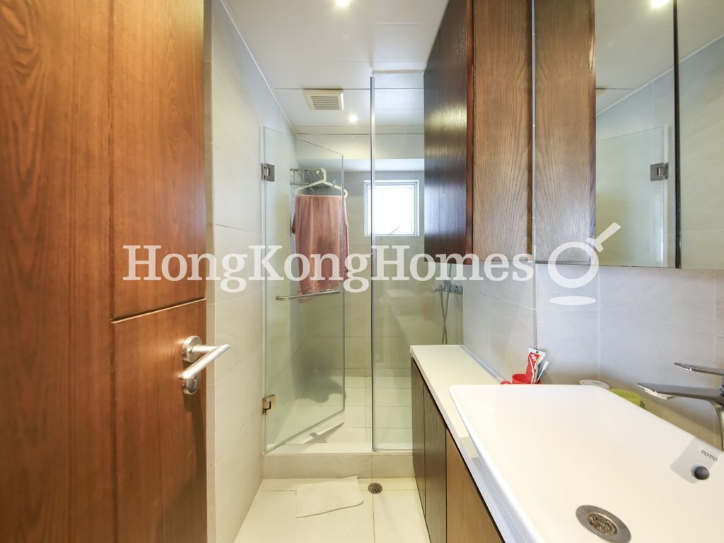 Master Bathroom — Kings Court, Pokfulam