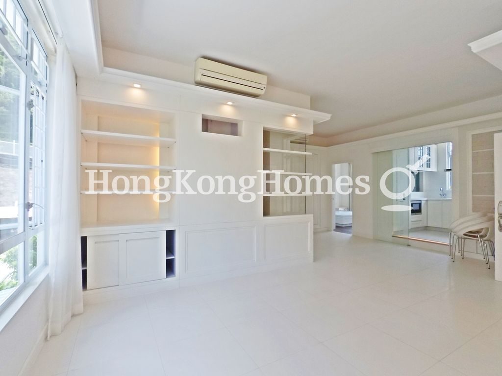 Living and Dining Room — Minton Court, Jardine's Lookout