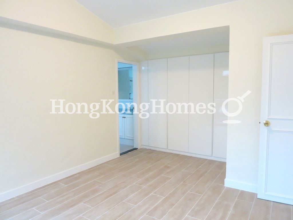 photo 7 — Phase 8 - La Costa - Costa Avenue (1-33 odd), Discovery Bay