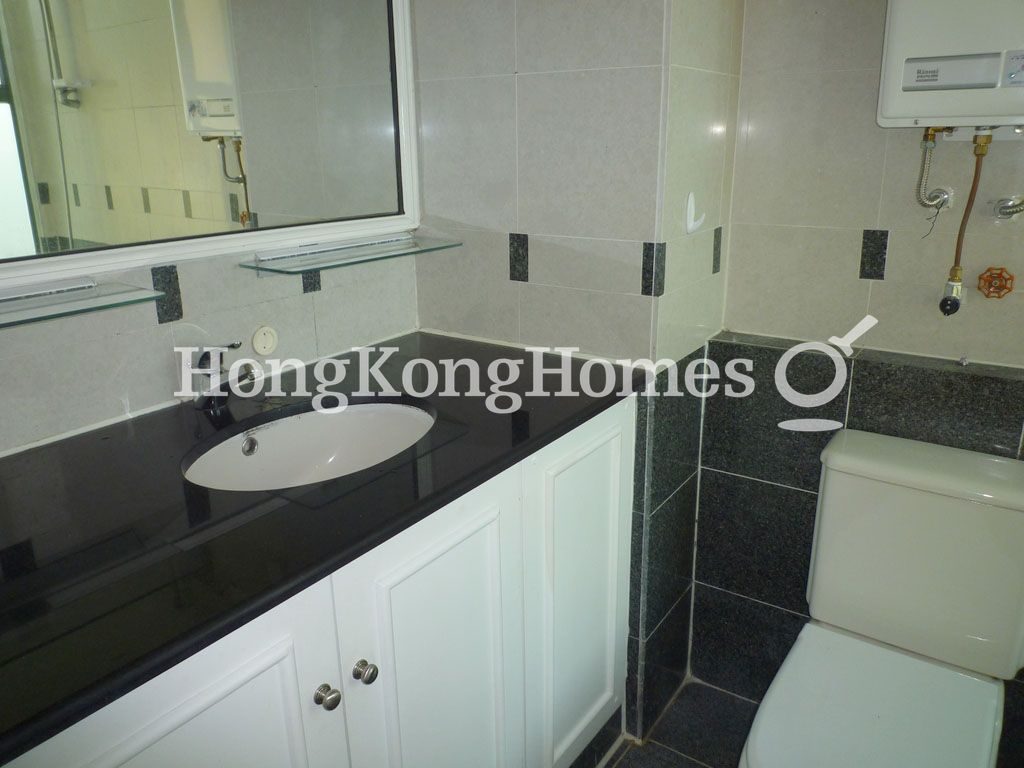 Master Bathroom — Phase 8 - La Costa - Costa Avenue (1-33 odd), Discovery Bay