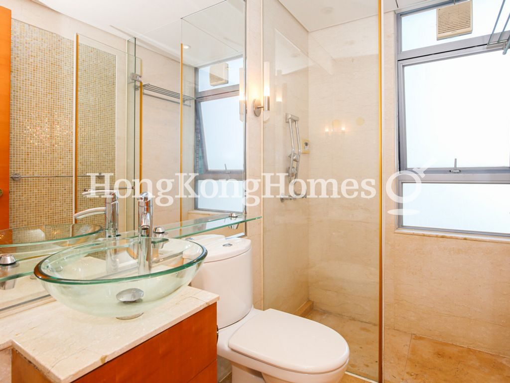 Guest Bathroom — Residence Bel-air - Phase 04, Peak Tower 08, Pokfulam