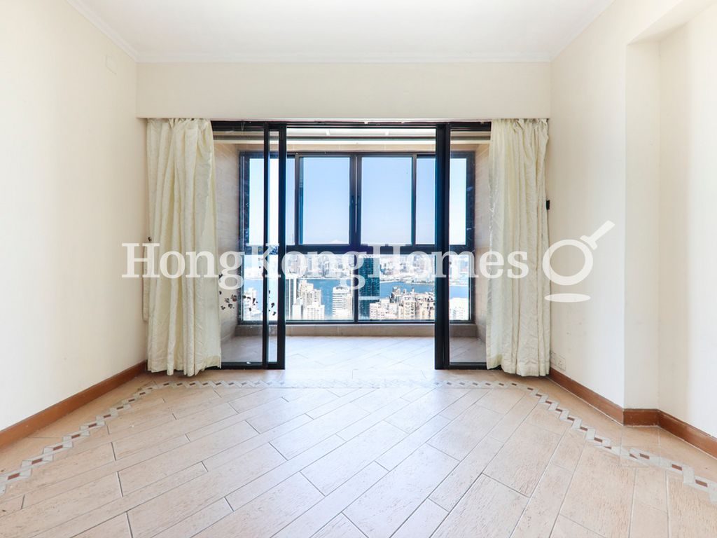 Living and Dining Room — Seaview Garden, North Point Hill