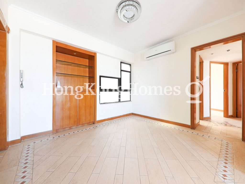 Living and Dining Room — Seaview Garden, North Point Hill
