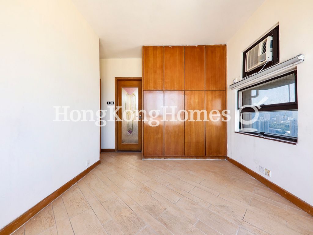 Built-in Wardrobe in Master Bedroom — Seaview Garden, North Point Hill