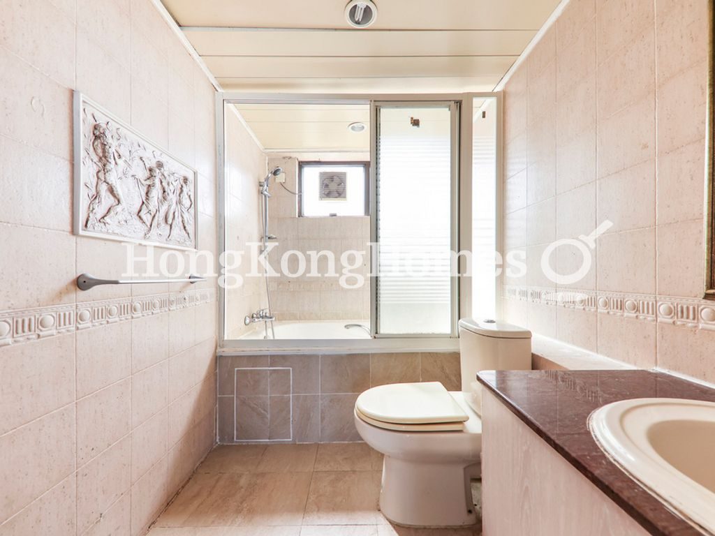 Master Bathroom — Seaview Garden, North Point Hill