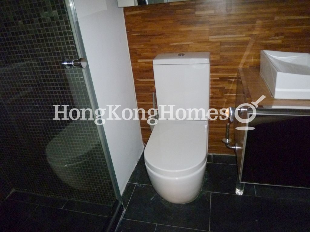 Guest Bathroom — Wah Sen Court, Mid-levels West