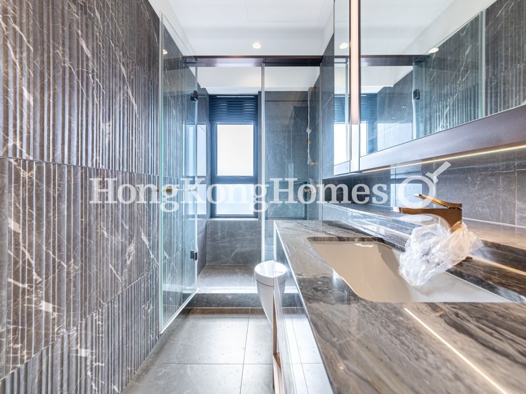 Guest Bathroom — Victoria Coast - Block A, Pokfulam