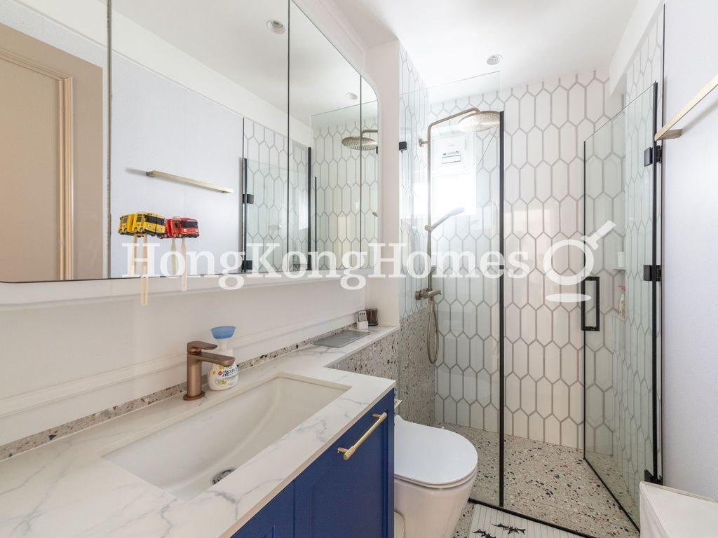 Guest Bathroom — Coral Court - Block A, North Point Hill