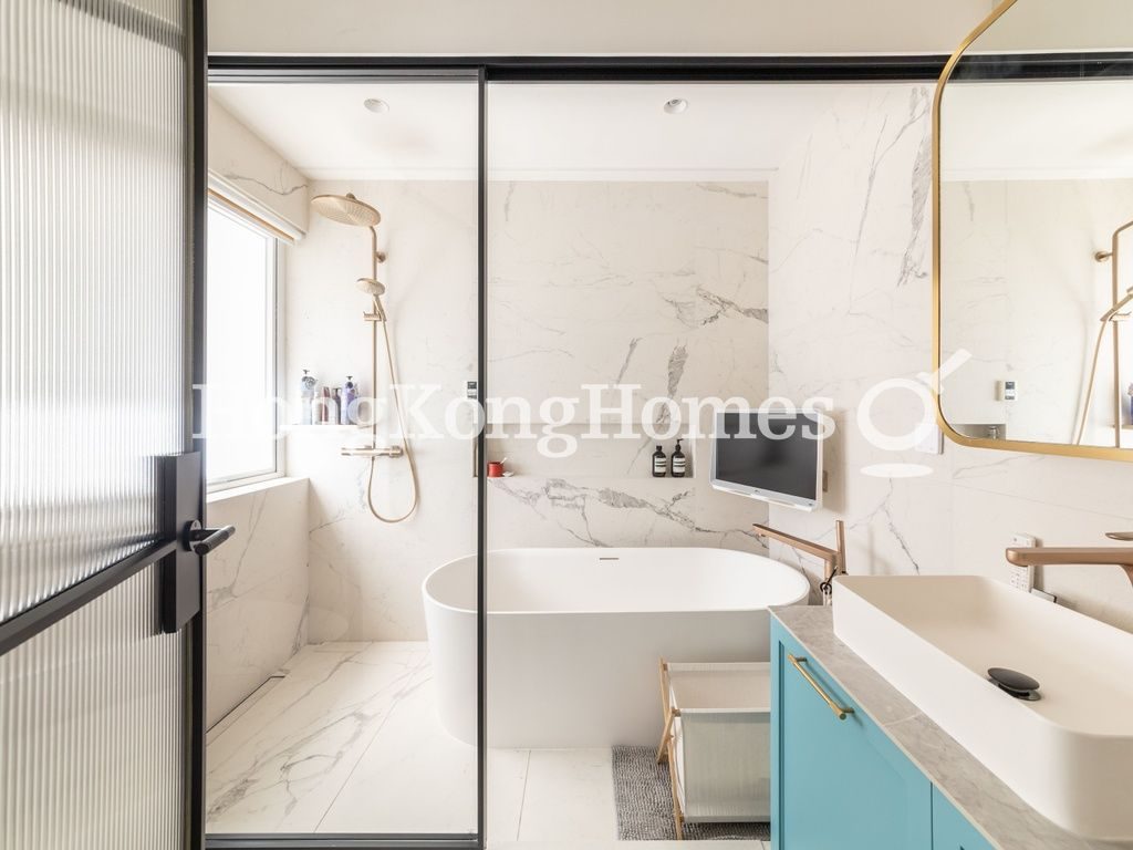 Master Bathroom — Coral Court - Block A, North Point Hill