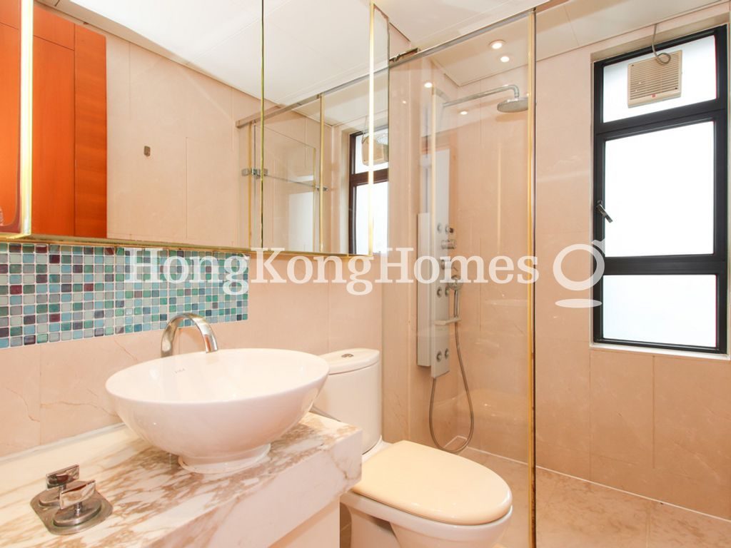 Guest Bathroom — Residence Bel-Air - Phase 06 - Bel-Air No. 8, Tower 2, Pokfulam