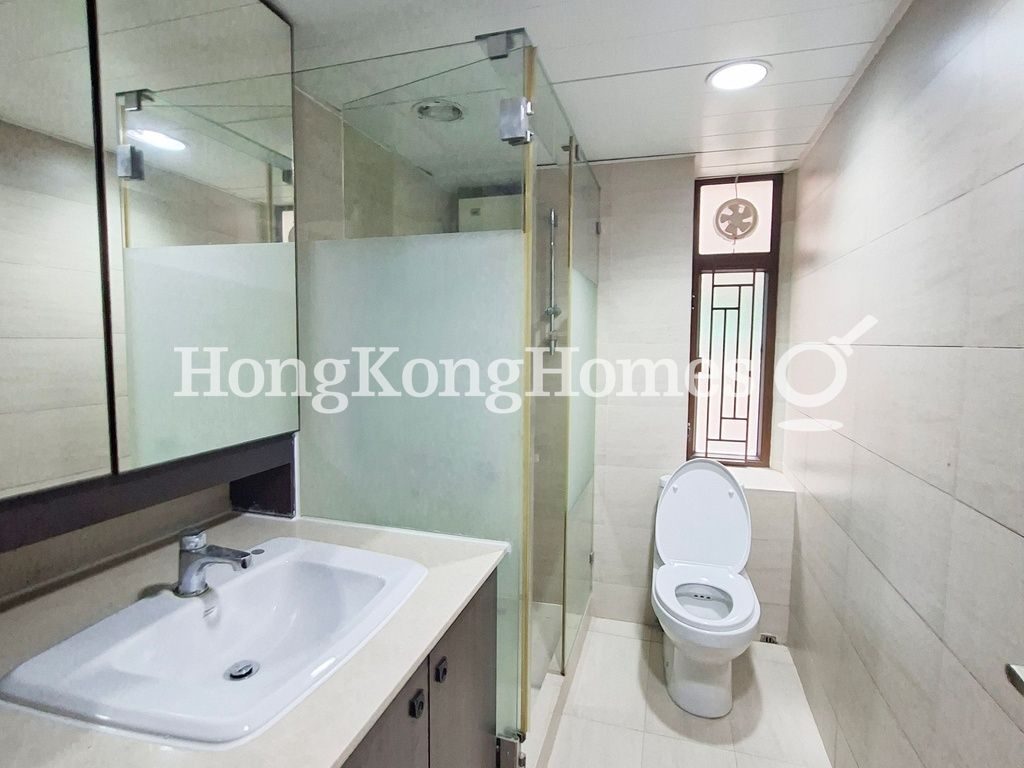 Master Bathroom — Right Mansion, Mid-levels West